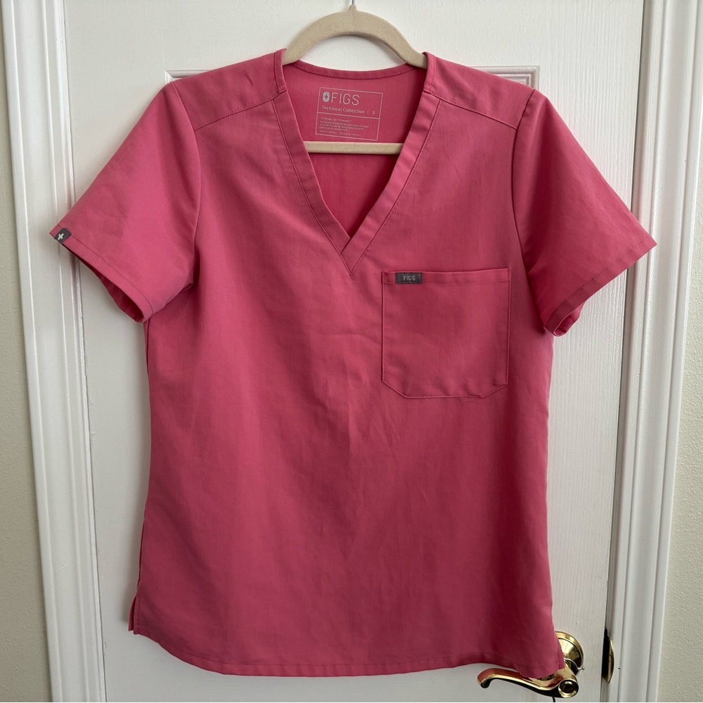 Catarina One-Pocket Scrub Top Pink